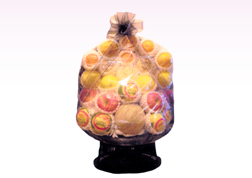 果物の盛籠 - りんご、オレンジ、メロンなどの季節の果物を詰め合わせた供物盛籠